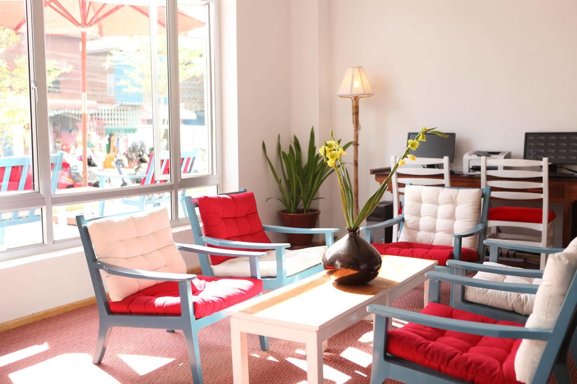 The Frangipani Living Arts Hotel And Spa Phnom Penh Extérieur photo