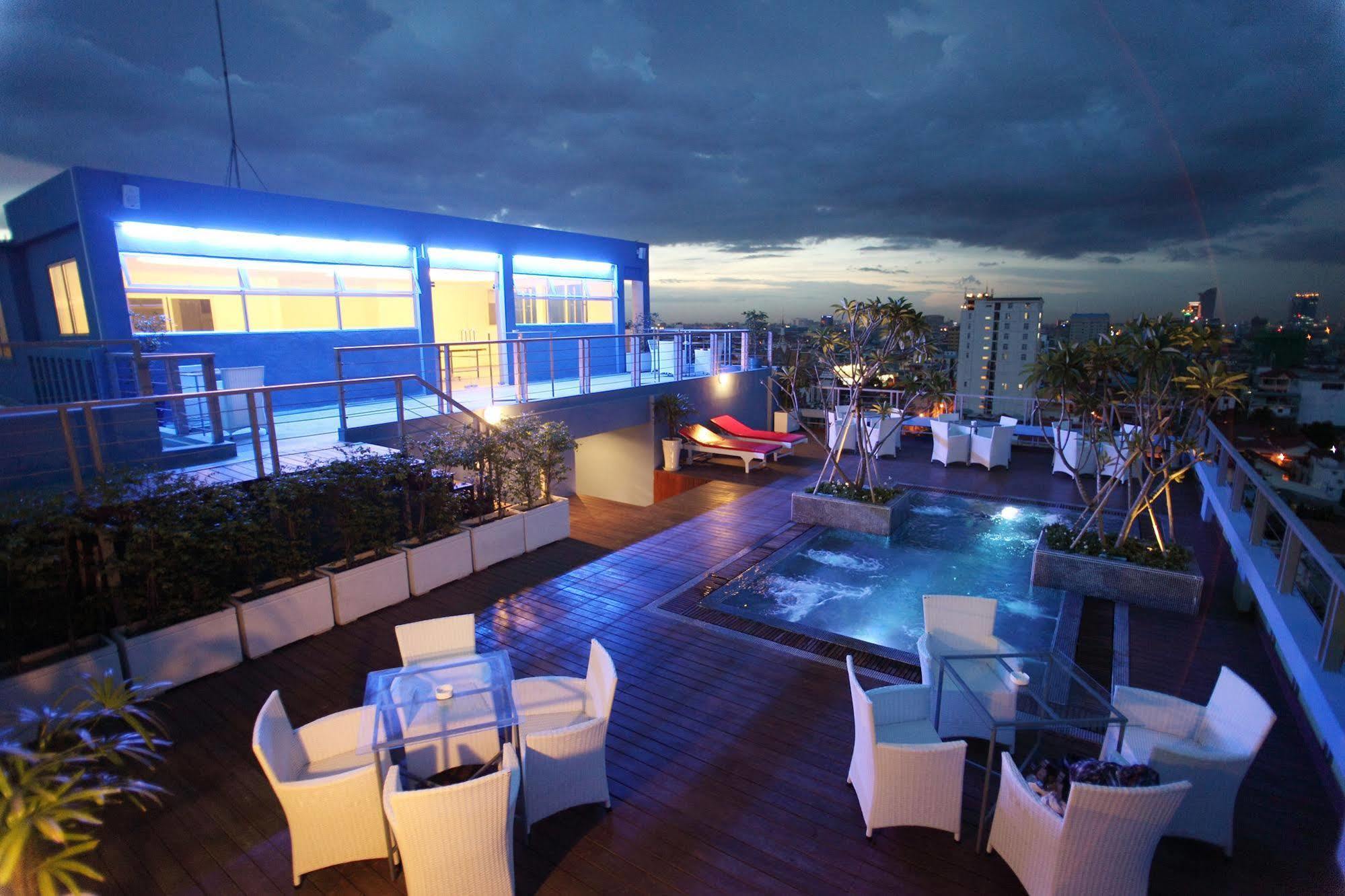 The Frangipani Living Arts Hotel And Spa Phnom Penh Extérieur photo